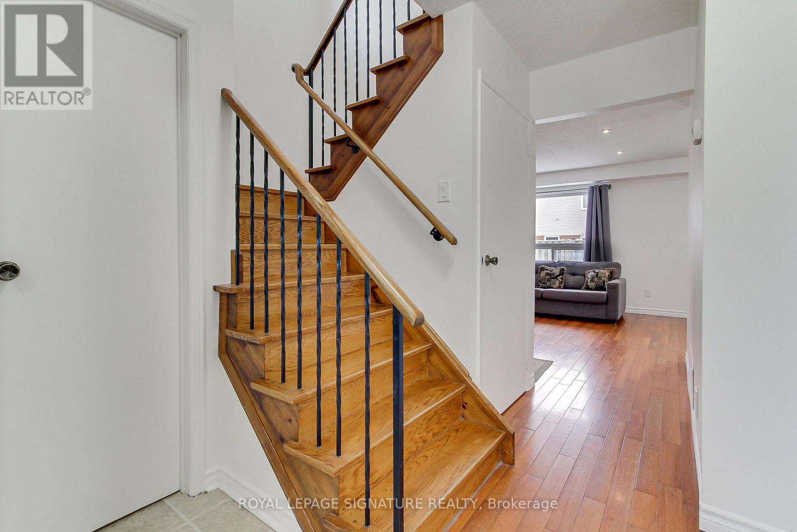 6 Driftwood Crescent, Brampton, Ontario  L6Z 2C4 - Photo 9 - W12638256