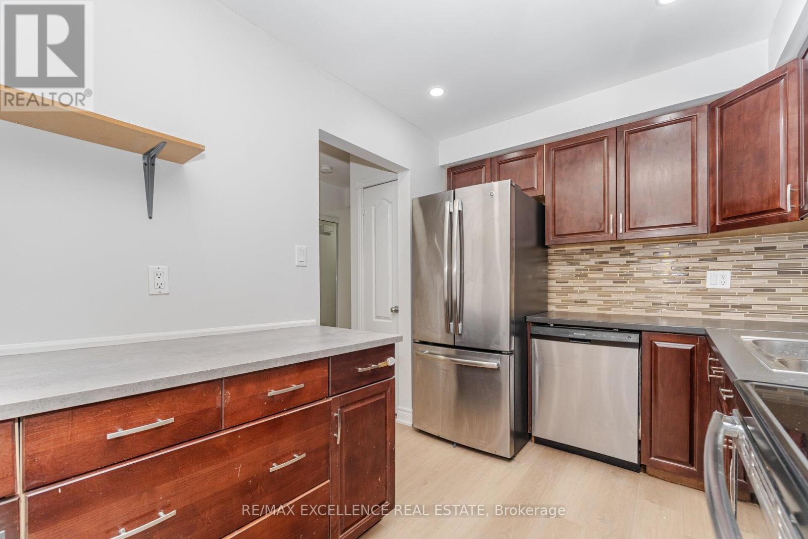 16 Lincoln Court, Brampton, Ontario  L6T 3Z2 - Photo 12 - W12638258