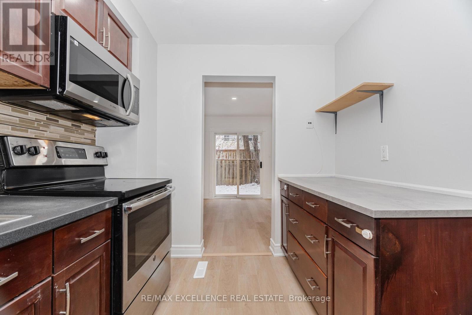 16 Lincoln Court, Brampton, Ontario  L6T 3Z2 - Photo 13 - W12638258