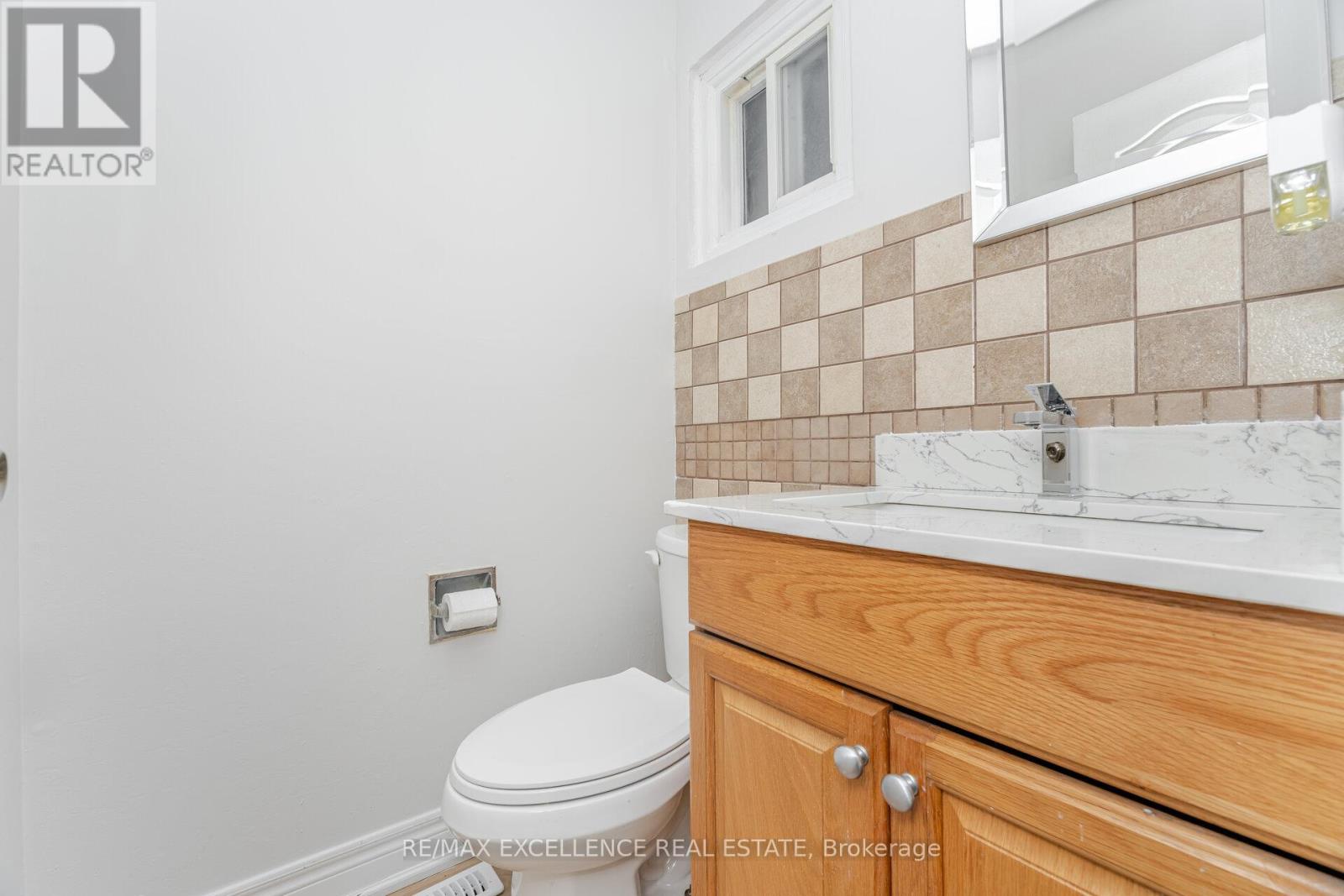 16 Lincoln Court, Brampton, Ontario  L6T 3Z2 - Photo 14 - W12638258