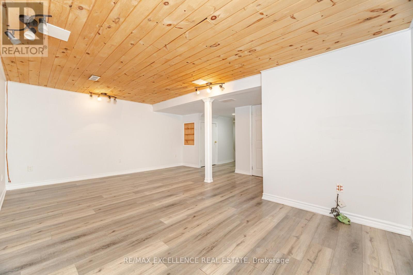 16 Lincoln Court, Brampton, Ontario  L6T 3Z2 - Photo 24 - W12638258