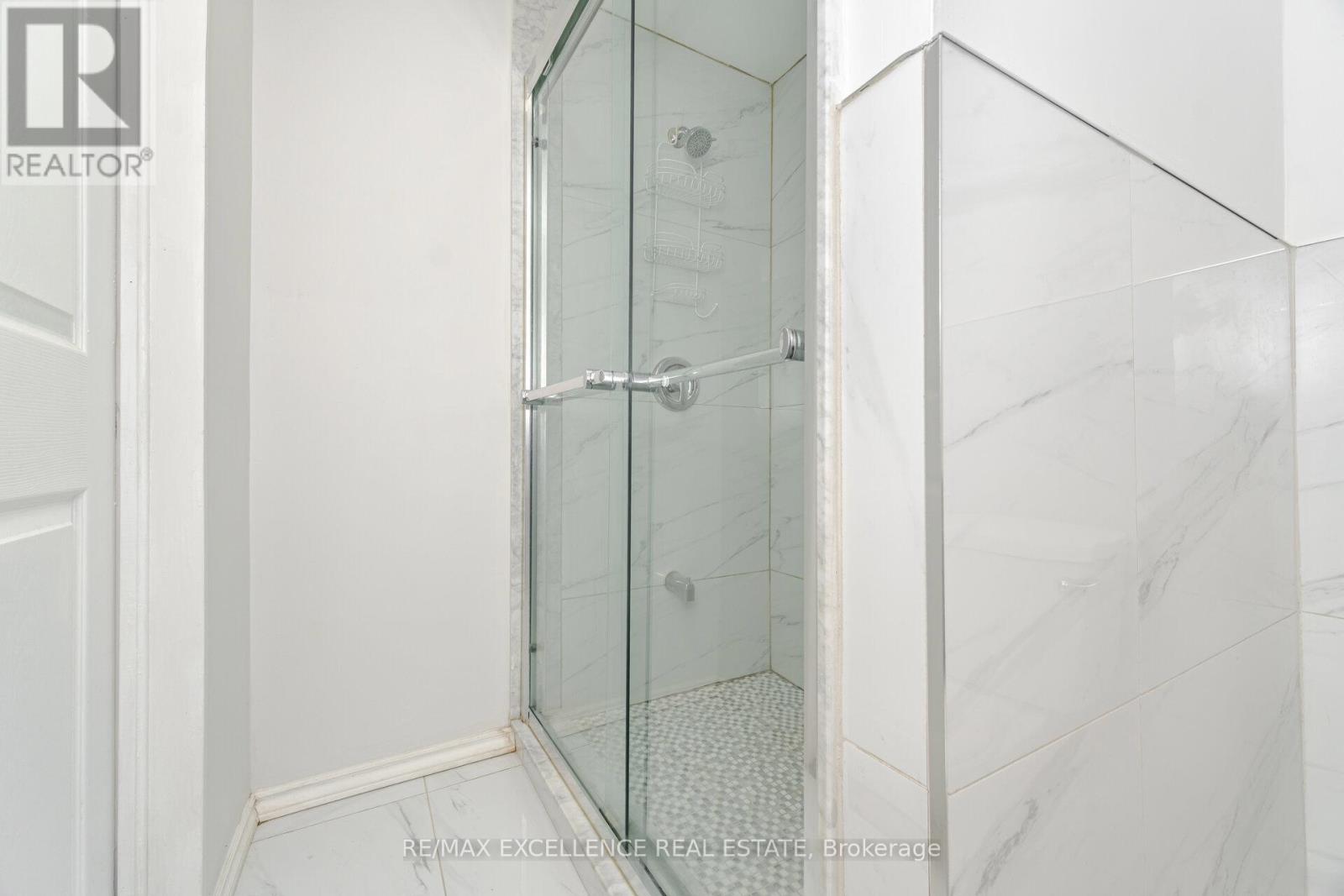 16 Lincoln Court, Brampton, Ontario  L6T 3Z2 - Photo 27 - W12638258