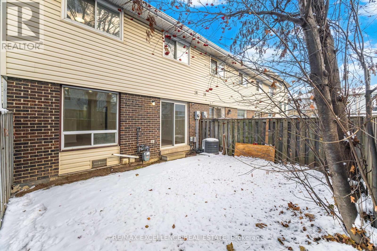 16 Lincoln Court, Brampton, Ontario  L6T 3Z2 - Photo 30 - W12638258