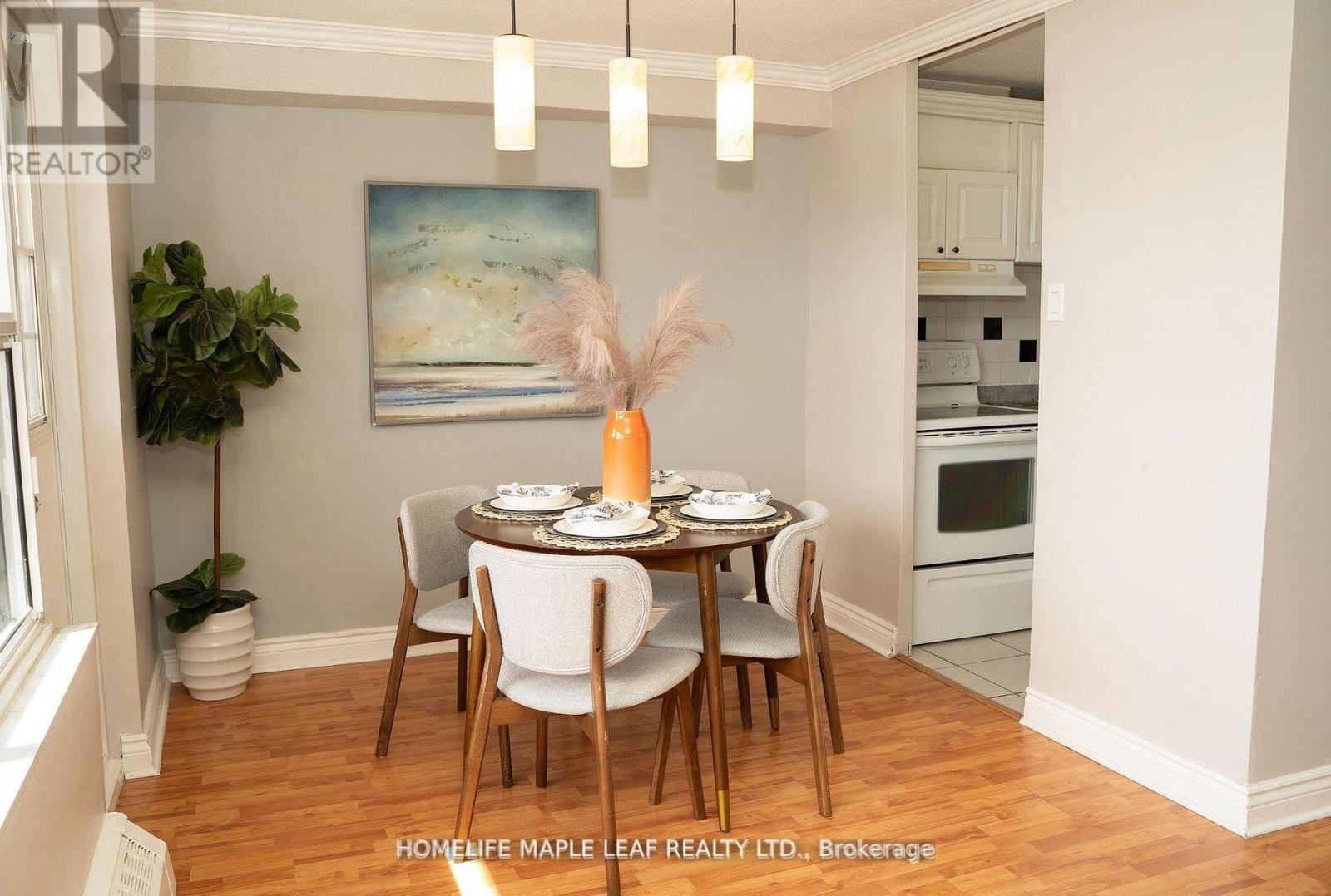 908 - 3120 Kirwin Avenue, Mississauga, Ontario L5A 3R2 - Photo 5 - W12638268