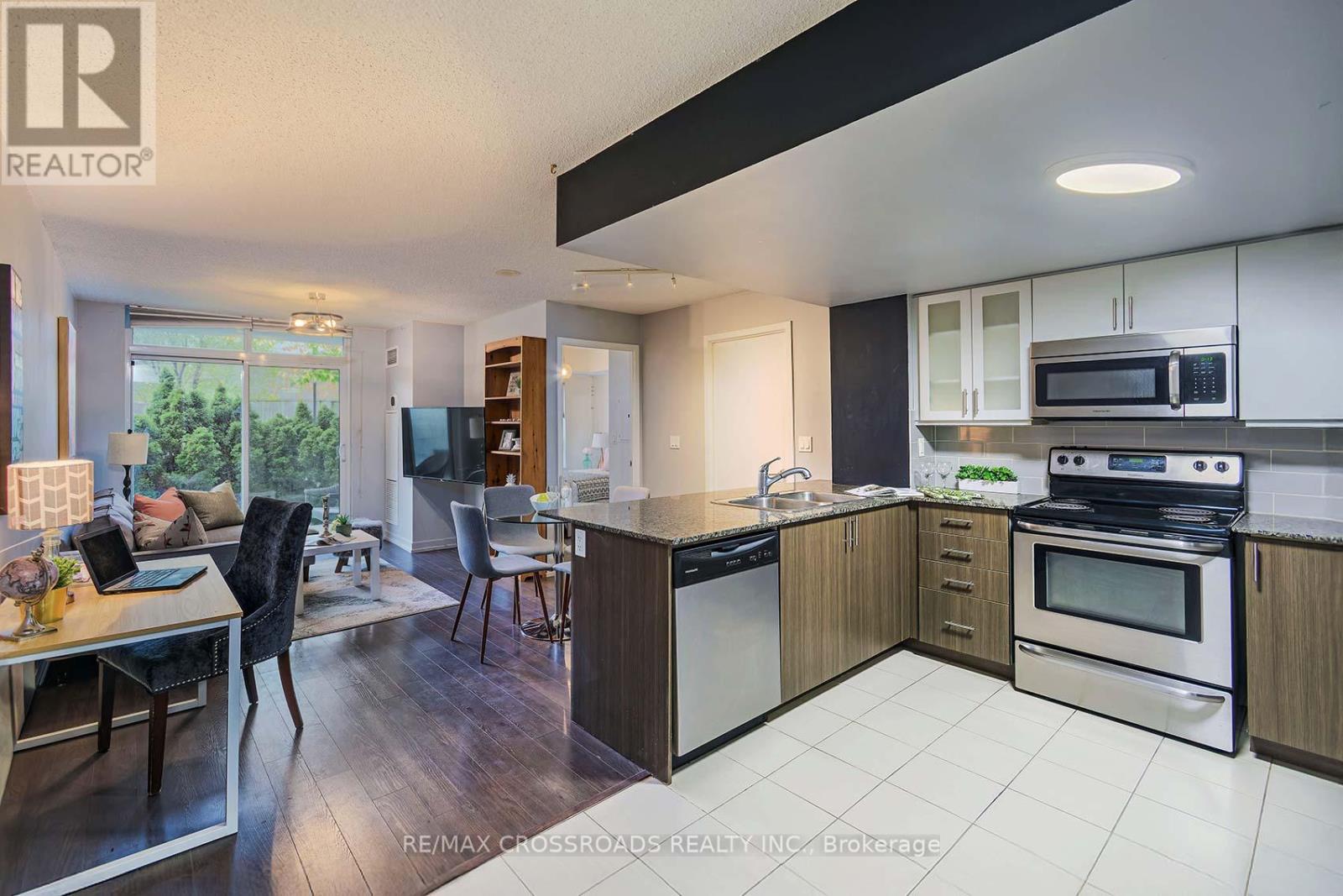 114 - 812 Lansdowne Avenue, Toronto, Ontario  M6H 4K5 - Photo 13 - W12638286