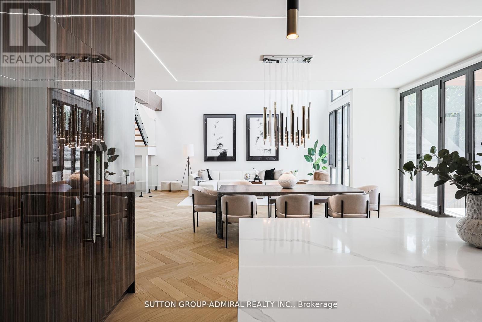 957 Dormer Street, Mississauga, Ontario  L5E 1T7 - Photo 17 - W12638304