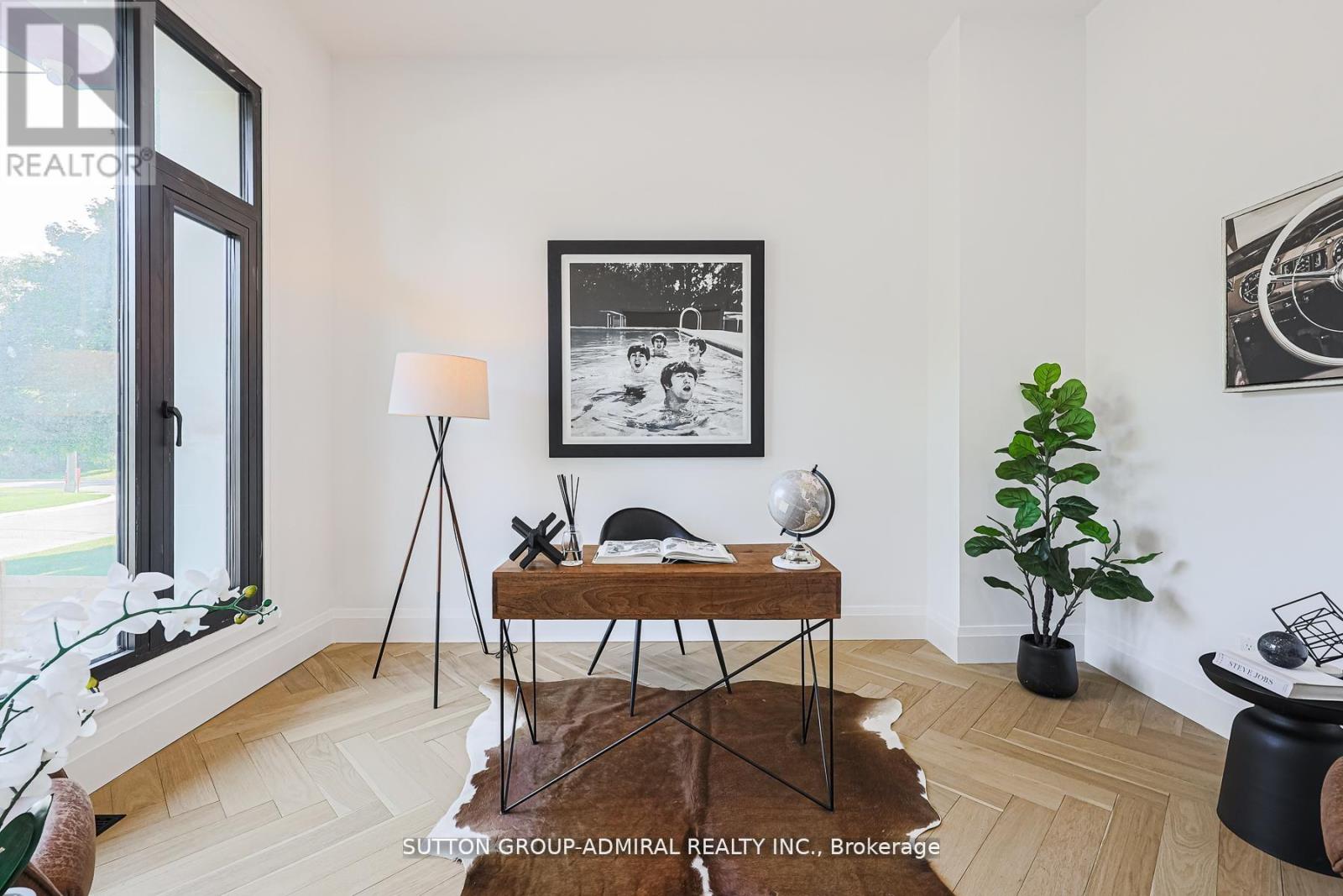 957 Dormer Street, Mississauga, Ontario  L5E 1T7 - Photo 2 - W12638304