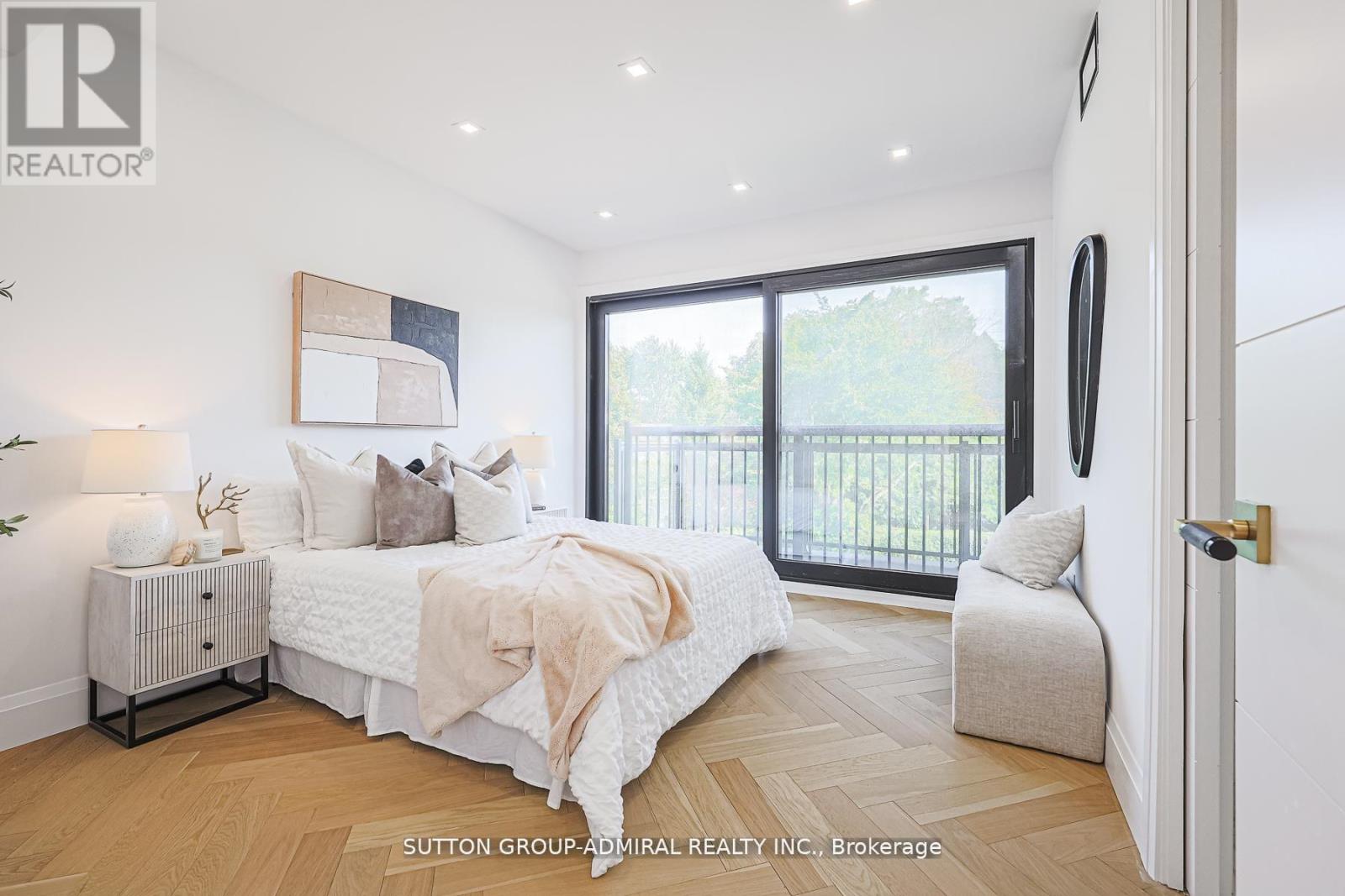 957 Dormer Street, Mississauga, Ontario  L5E 1T7 - Photo 23 - W12638304