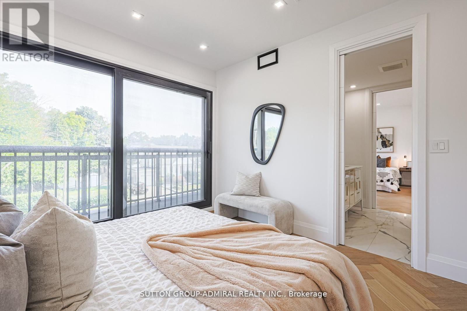 957 Dormer Street, Mississauga, Ontario  L5E 1T7 - Photo 24 - W12638304