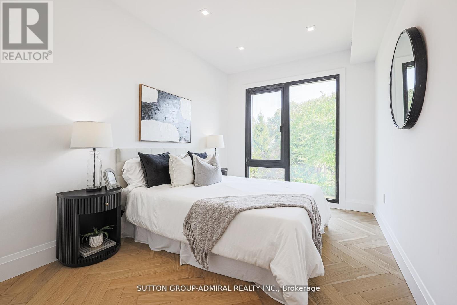 957 Dormer Street, Mississauga, Ontario  L5E 1T7 - Photo 25 - W12638304