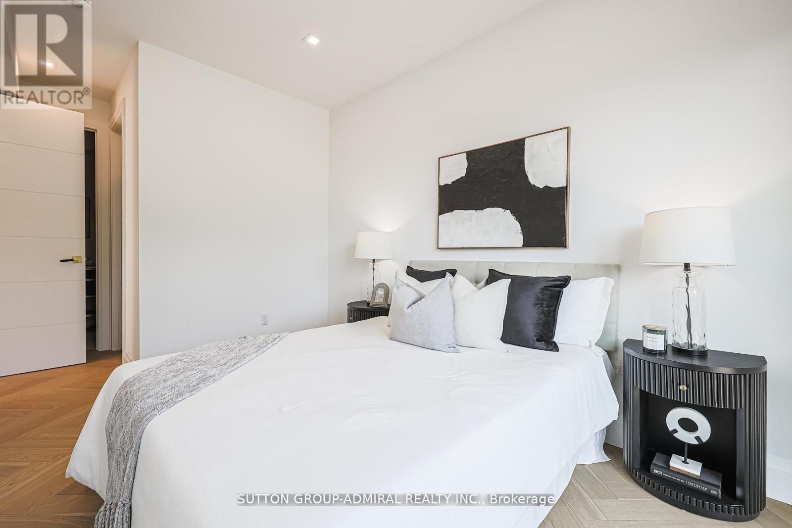 957 Dormer Street, Mississauga, Ontario  L5E 1T7 - Photo 26 - W12638304