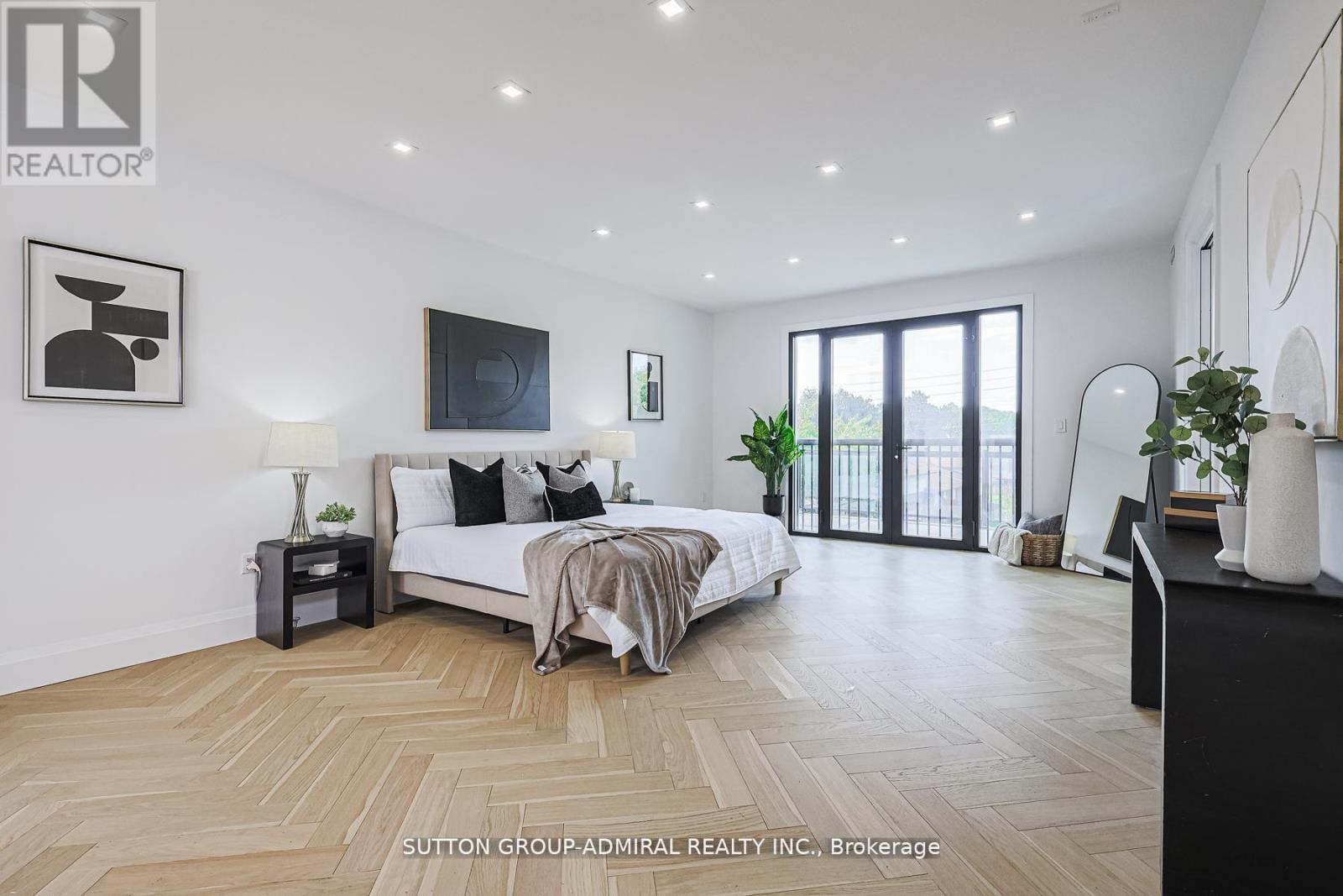 957 Dormer Street, Mississauga, Ontario  L5E 1T7 - Photo 28 - W12638304