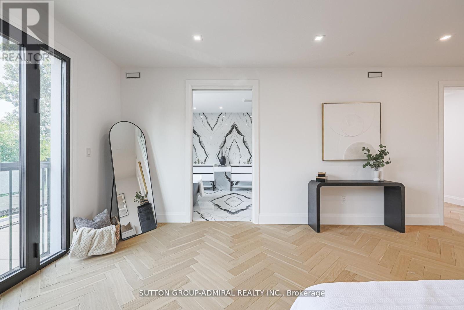 957 Dormer Street, Mississauga, Ontario  L5E 1T7 - Photo 29 - W12638304