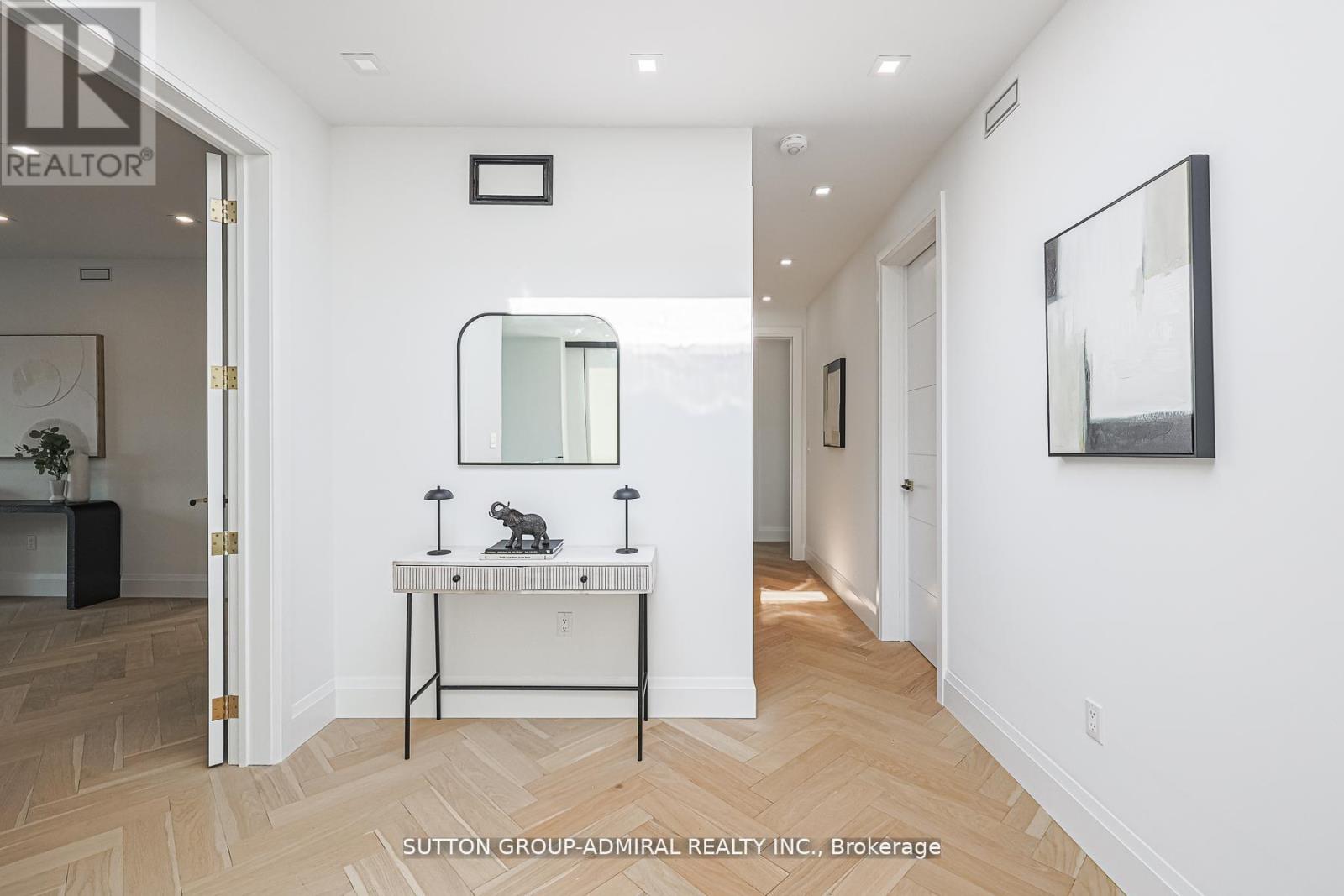 957 Dormer Street, Mississauga, Ontario  L5E 1T7 - Photo 34 - W12638304