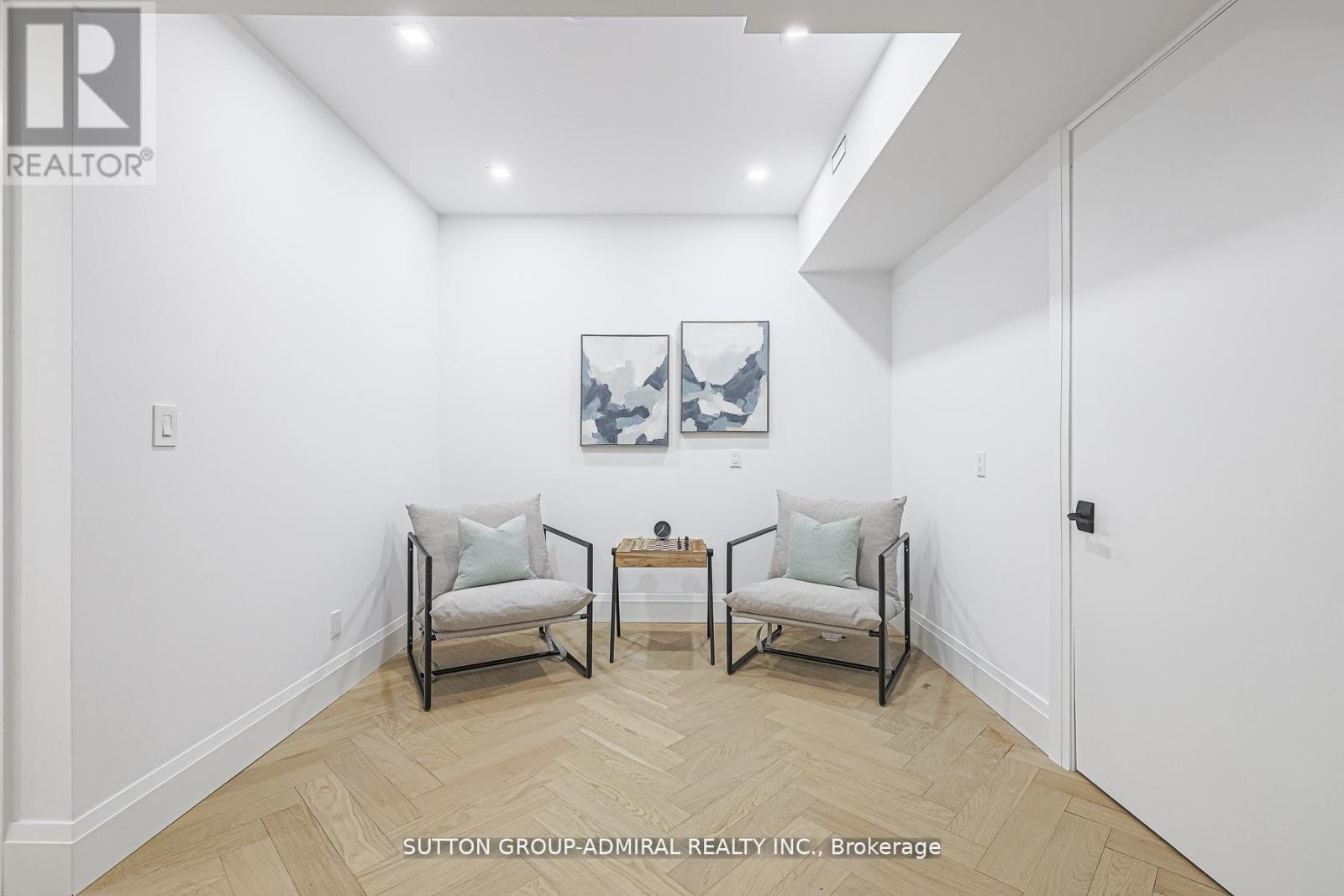 957 Dormer Street, Mississauga, Ontario  L5E 1T7 - Photo 40 - W12638304