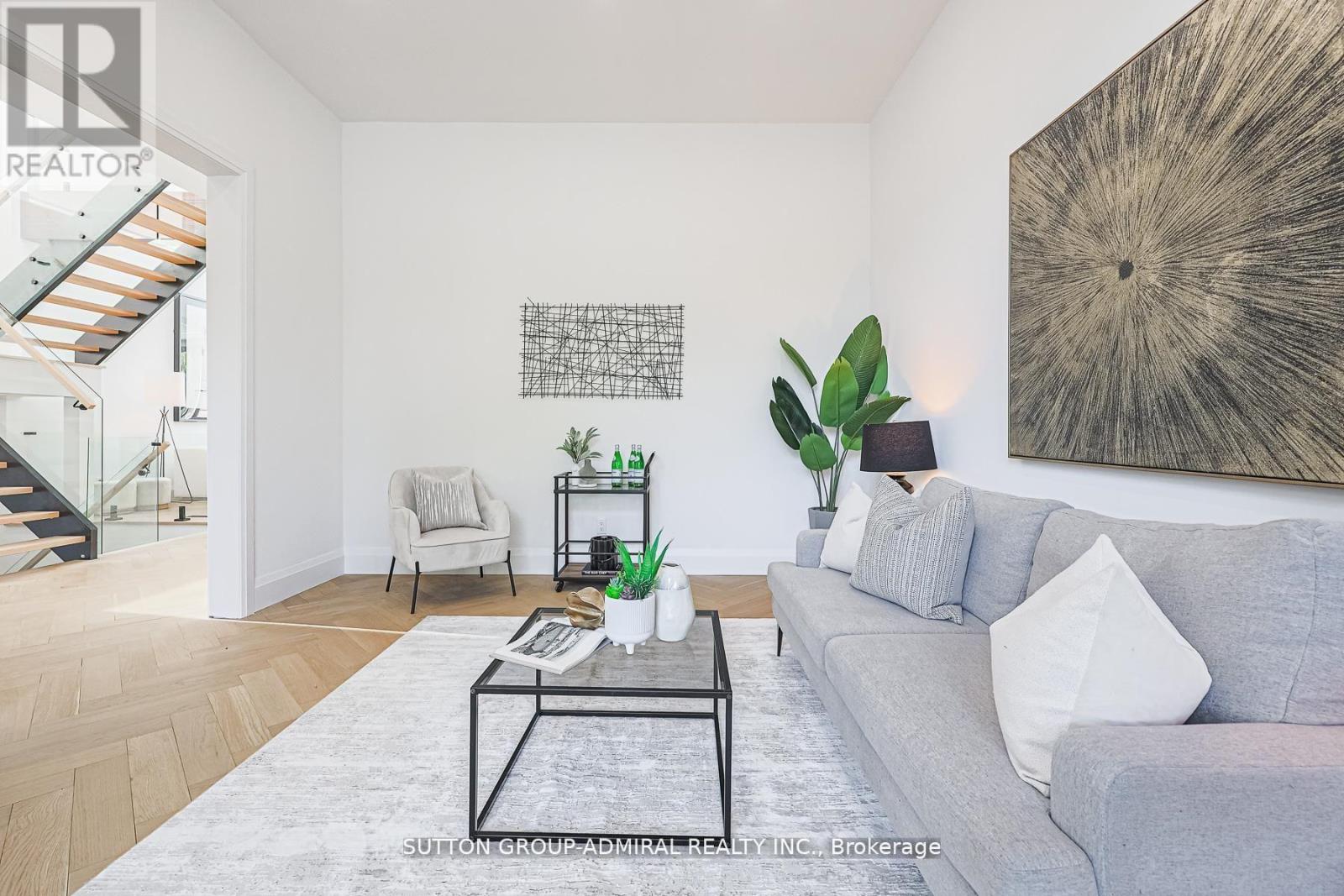 957 Dormer Street, Mississauga, Ontario  L5E 1T7 - Photo 6 - W12638304