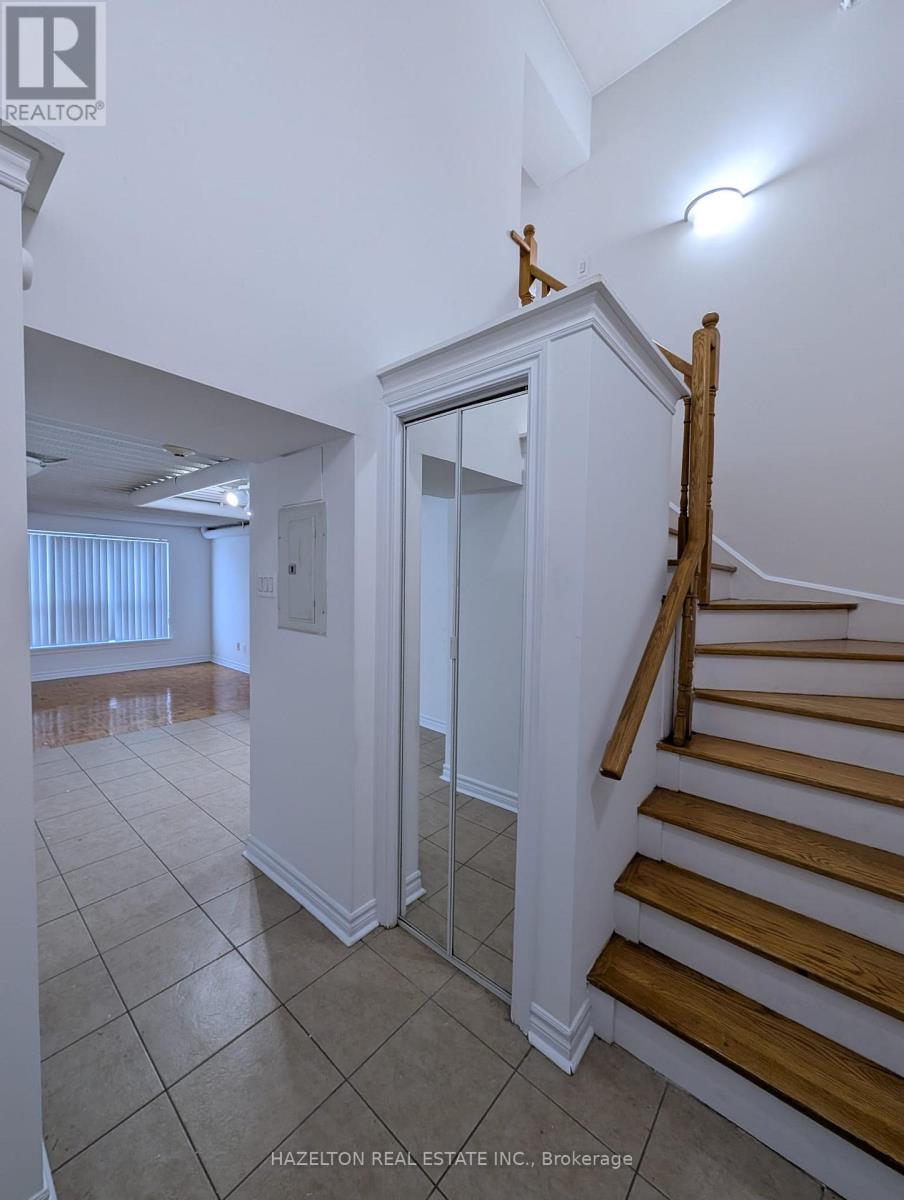 505 - 806 Lansdowne Avenue, Toronto, Ontario  M6H 4K2 - Photo 4 - W12638322