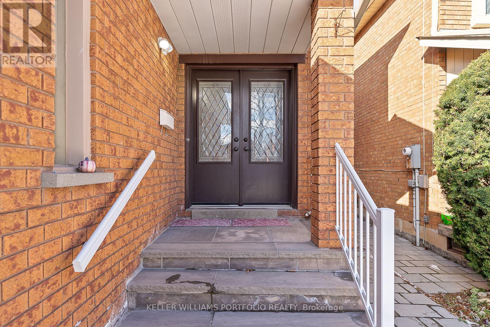 3449 Halstead Road, Mississauga, Ontario  L5L 4H2 - Photo 2 - W12638372