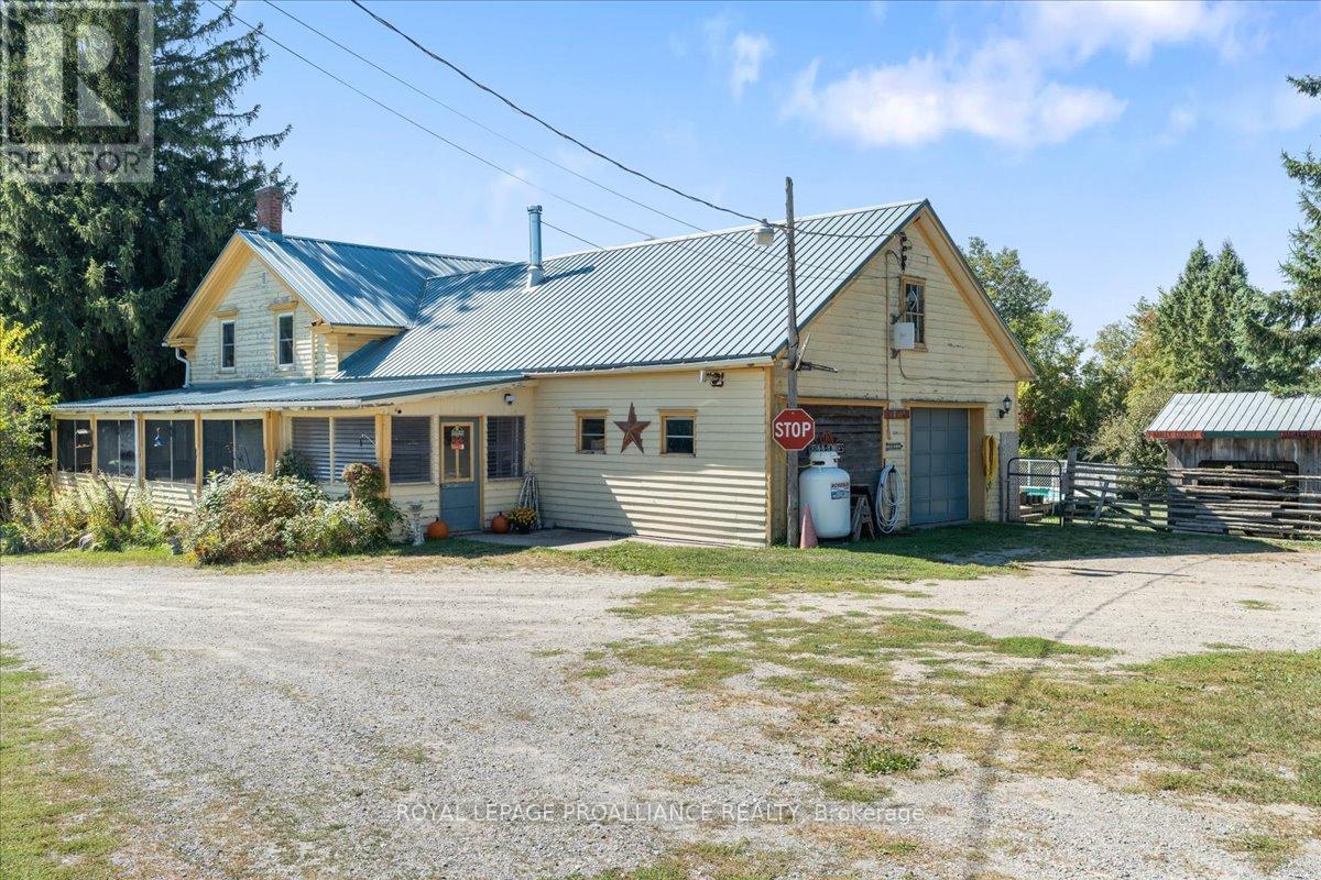 22 CARSON ROAD, Centre Hastings, Ontario