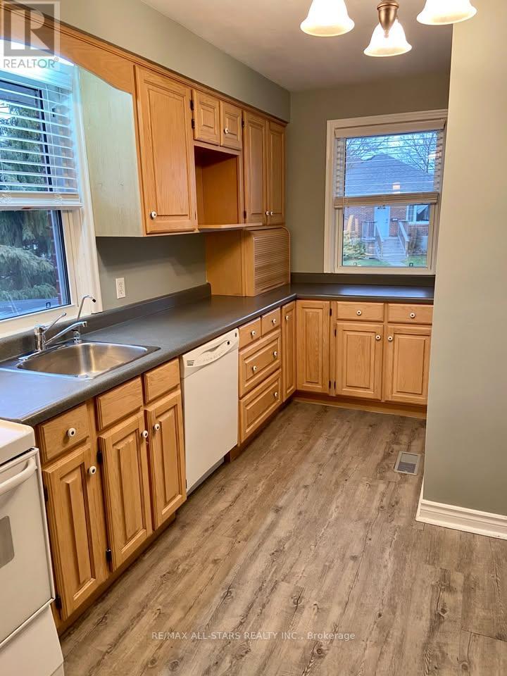 9 Cluxton Street, Peterborough (Northcrest Ward 5), Ontario  K9H 4Y9 - Photo 2 - X12638514