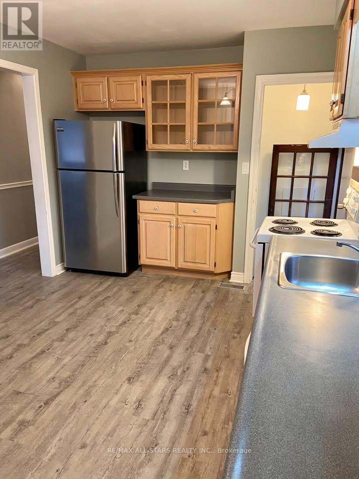 9 Cluxton Street, Peterborough (Northcrest Ward 5), Ontario  K9H 4Y9 - Photo 3 - X12638514