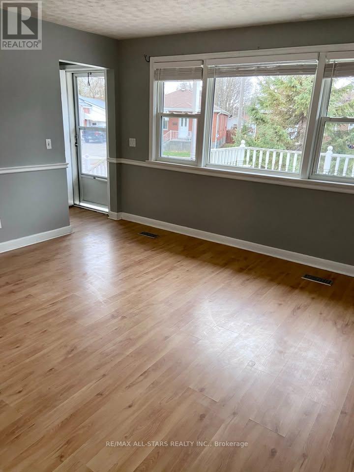 9 Cluxton Street, Peterborough (Northcrest Ward 5), Ontario  K9H 4Y9 - Photo 6 - X12638514