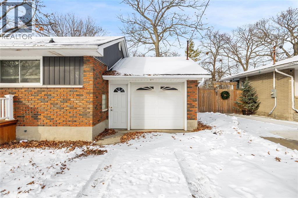 1282 Cathcart Boulevard, Sarnia, Ontario  N7S 2H8 - Photo 2 - 25031751