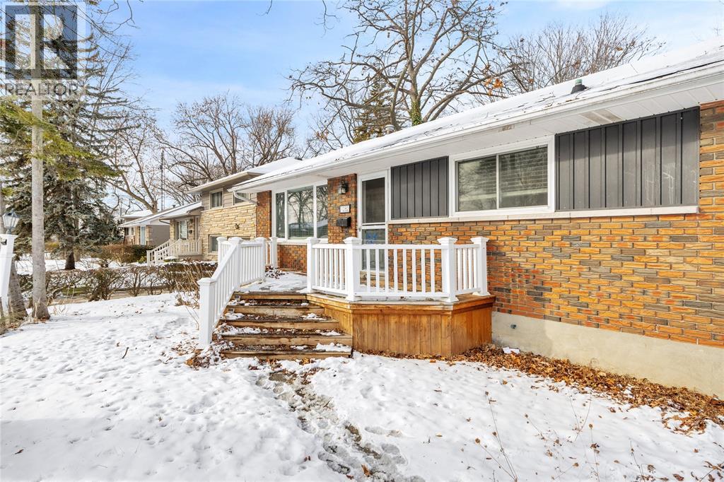 1282 Cathcart Boulevard, Sarnia, Ontario  N7S 2H8 - Photo 4 - 25031751