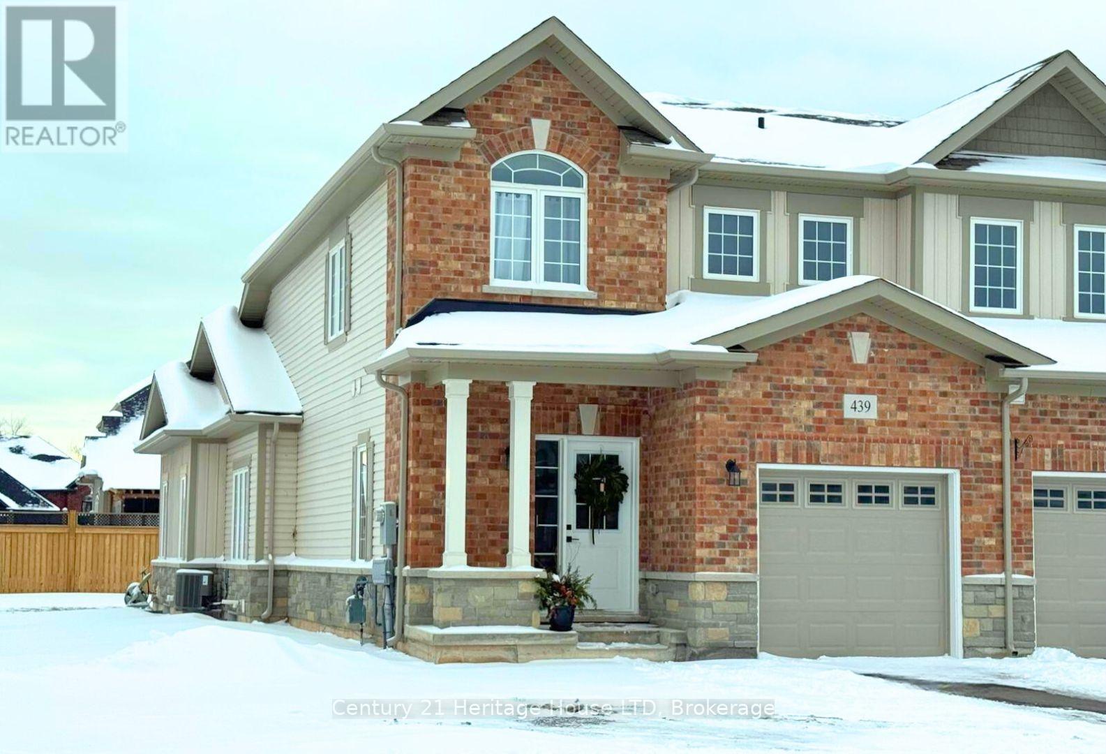 Lower - 439 Viking Street, Fort Erie, Ontario L2A 0E8 - Photo 2 - X12533964