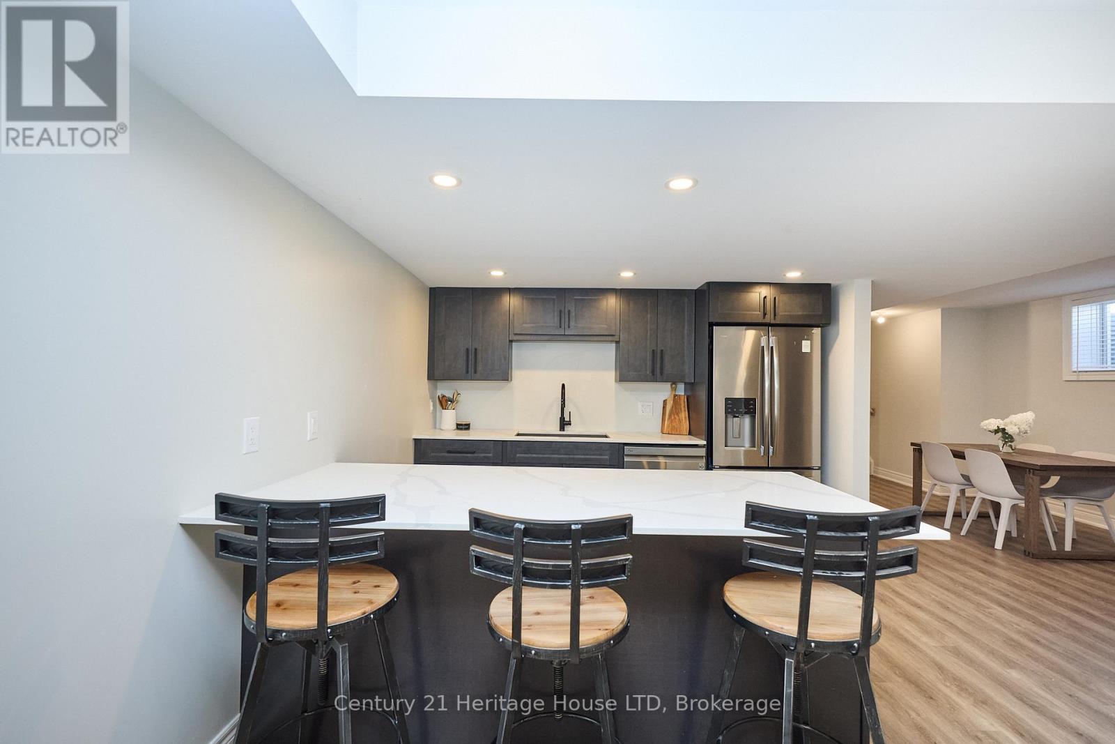 Lower - 439 Viking Street, Fort Erie, Ontario L2A 0E8 - Photo 5 - X12533964