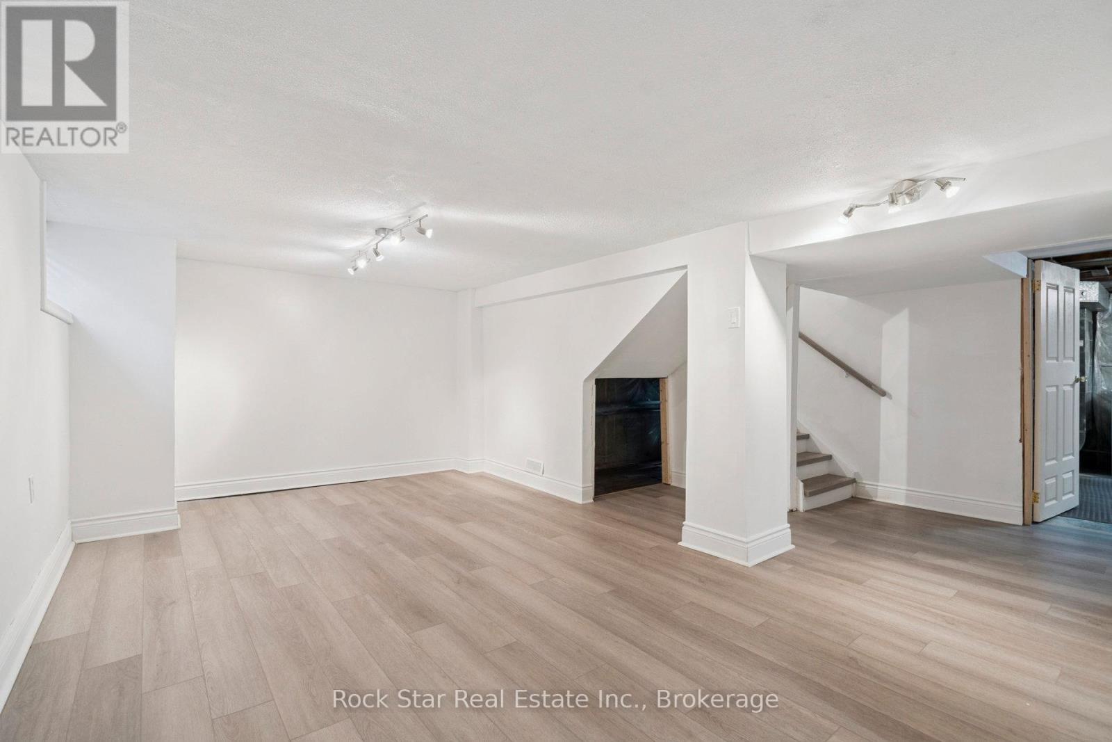 211 Rosedale Avenue, Hamilton, Ontario  L8K 4N6 - Photo 23 - X12461052