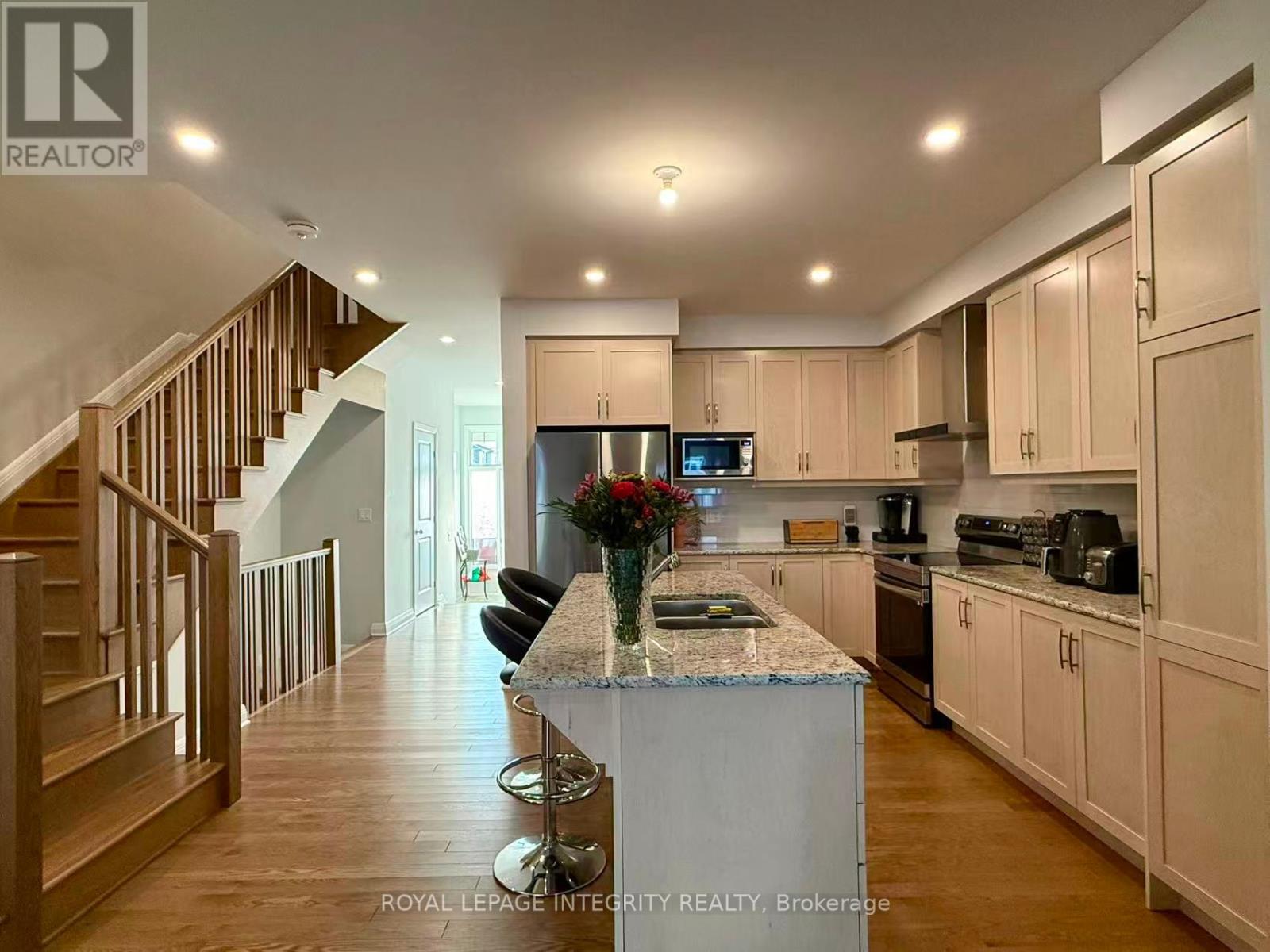 519 Hitzlay Terrace, Ottawa, Ontario  K2T 0R9 - Photo 5 - X12638472