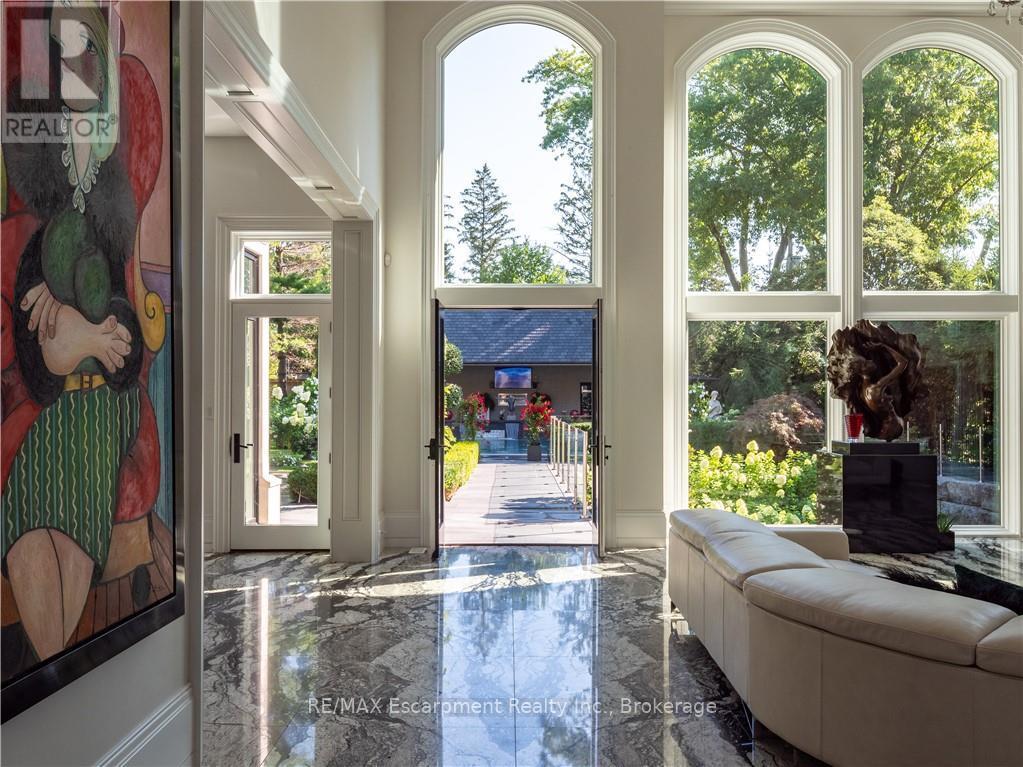 15 Chartwell Road, Oakville, Ontario  L6J 3Z3 - Photo 8 - W12638436