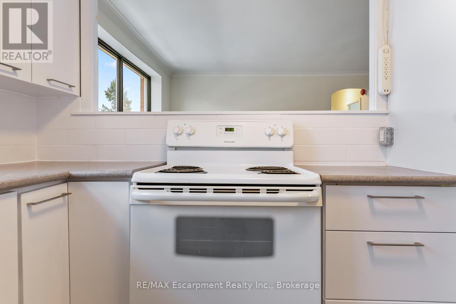 303 - 110 South Forster Park Drive, Oakville, Ontario  L6K 1Z1 - Photo 11 - W12638470