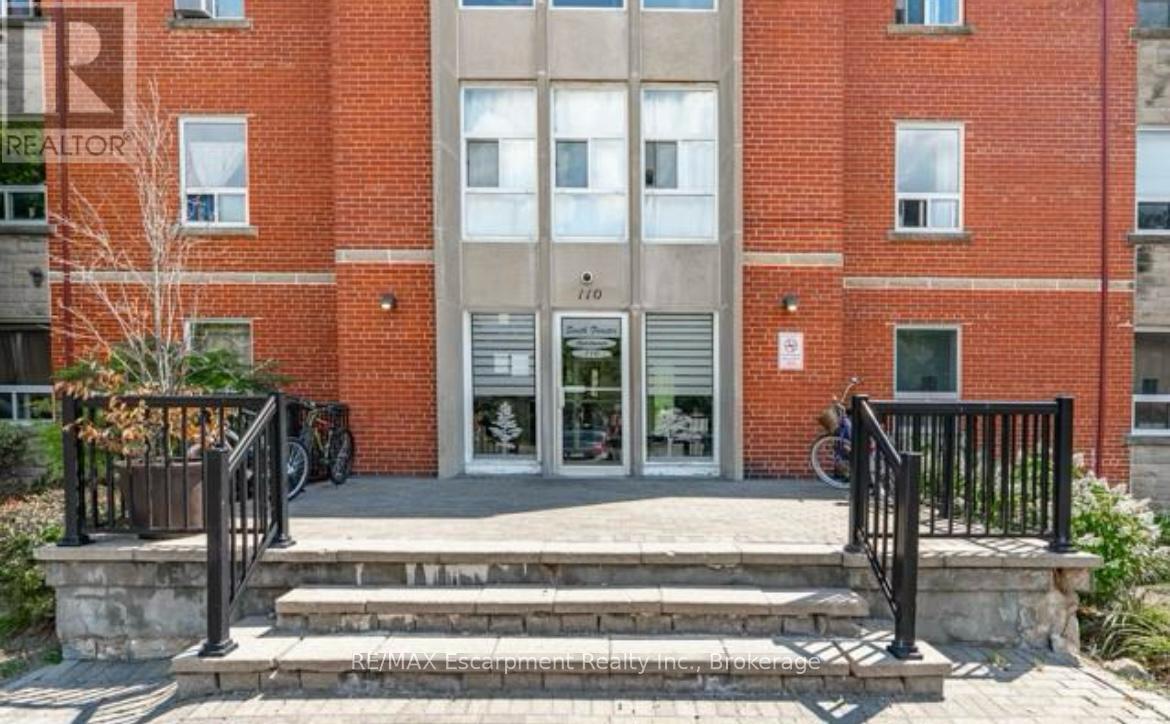 303 - 110 South Forster Park Drive, Oakville, Ontario  L6K 1Z1 - Photo 2 - W12638470