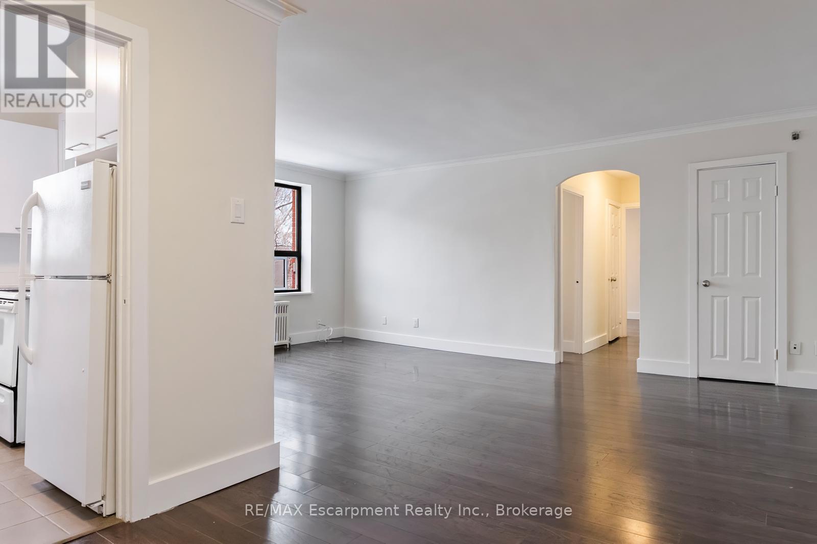 303 - 110 South Forster Park Drive, Oakville, Ontario  L6K 1Z1 - Photo 5 - W12638470