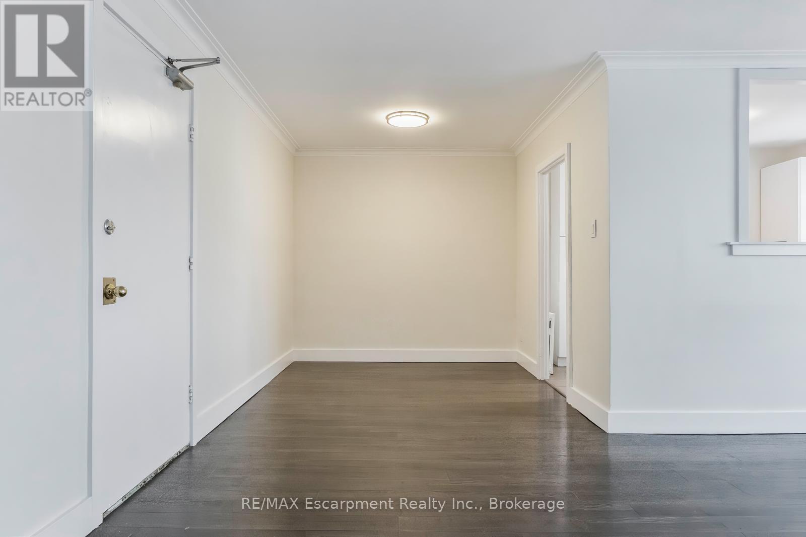 303 - 110 South Forster Park Drive, Oakville, Ontario  L6K 1Z1 - Photo 6 - W12638470