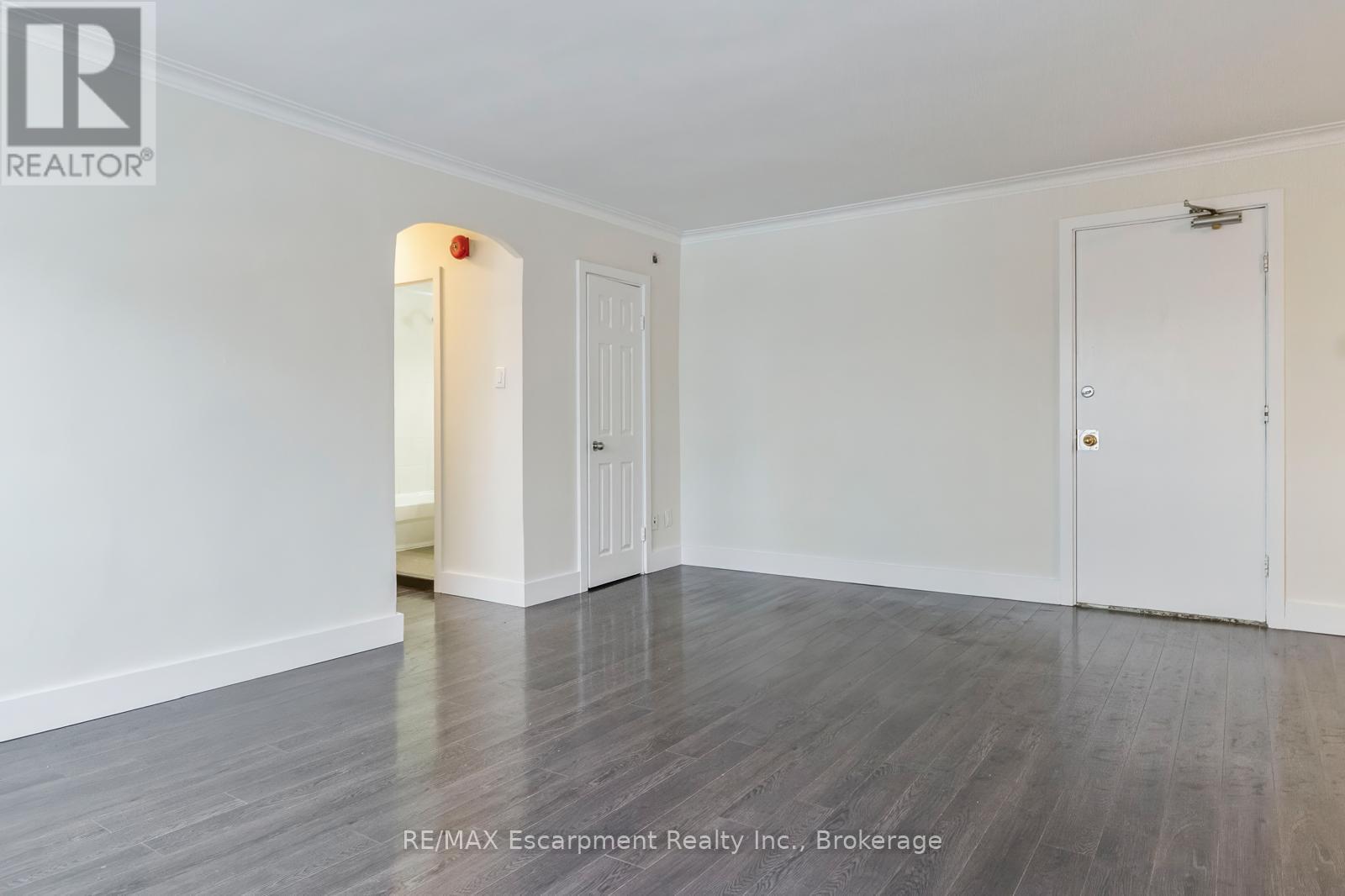 303 - 110 South Forster Park Drive, Oakville, Ontario  L6K 1Z1 - Photo 9 - W12638470