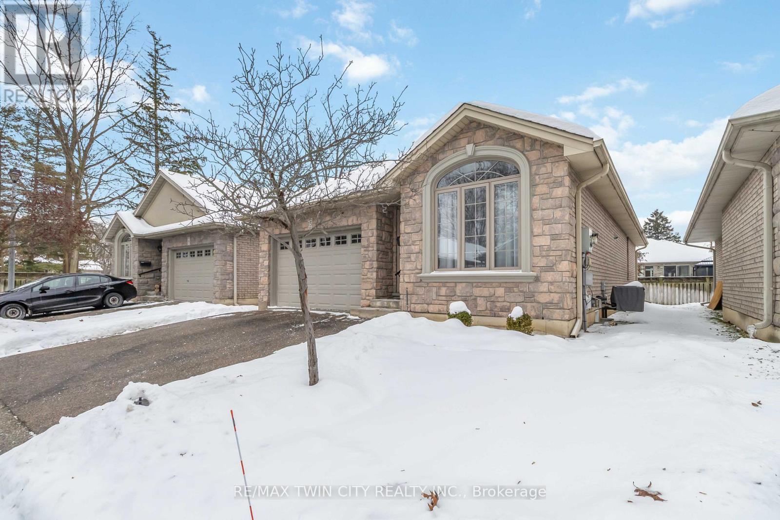 15 - 54 Glenwood Drive, Brantford, Ontario  N3S 3G6 - Photo 4 - X12463561