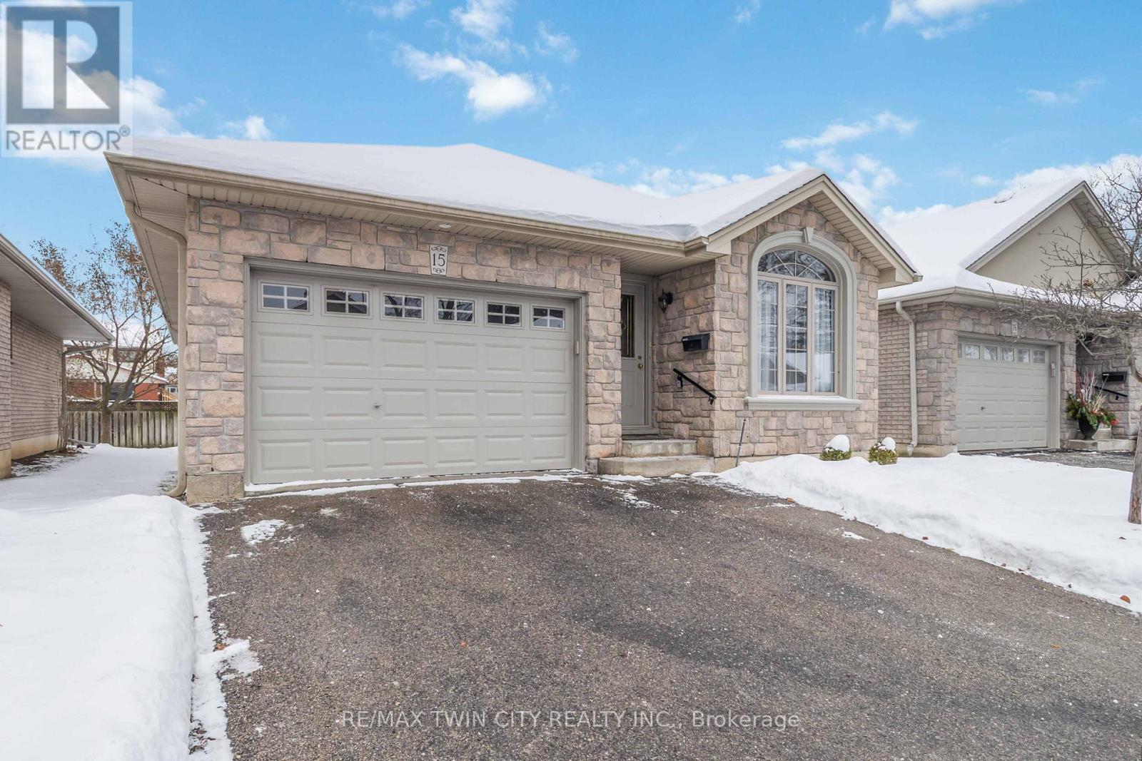 15 - 54 Glenwood Drive, Brantford, Ontario  N3S 3G6 - Photo 3 - X12463561