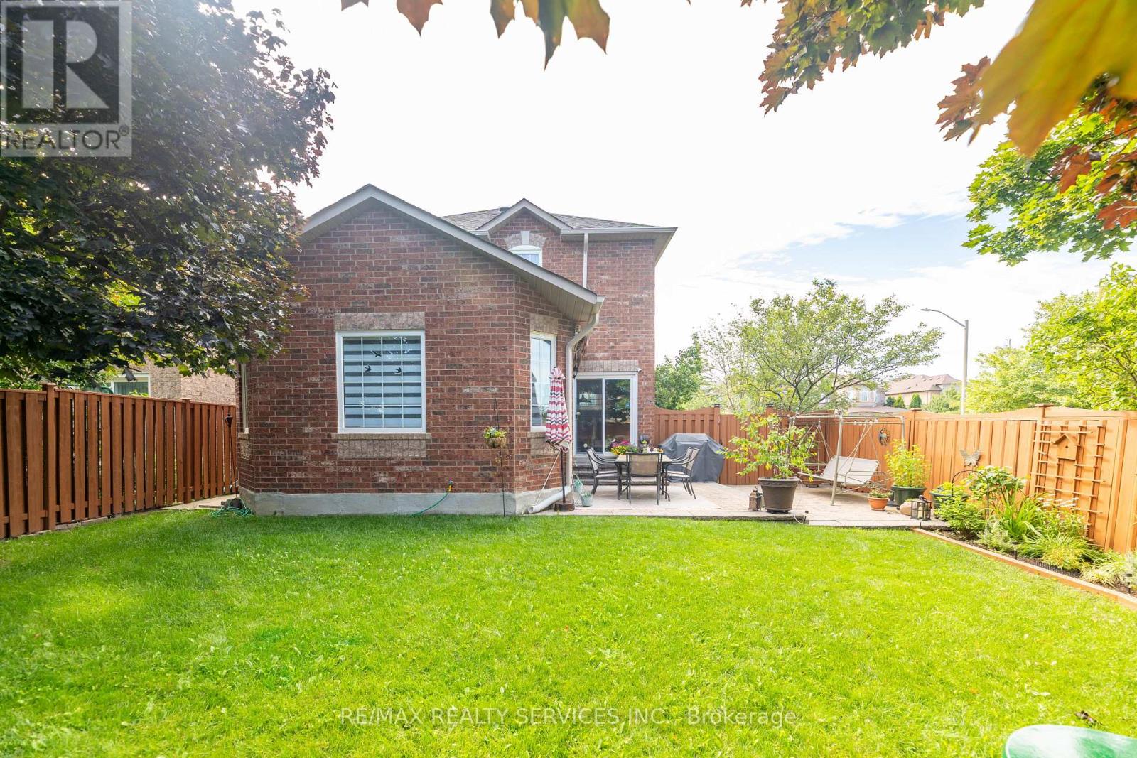 1 Daisy Court, Brampton, Ontario  L7A 1J8 - Photo 47 - W12501894