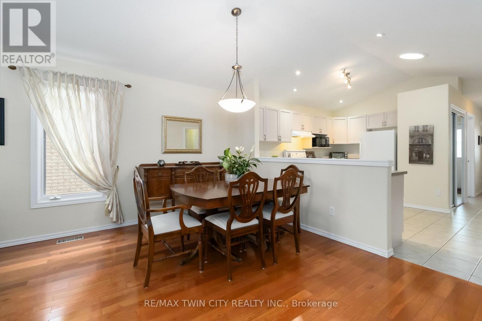 15 - 54 Glenwood Drive, Brantford, Ontario  N3S 3G6 - Photo 15 - X12463561