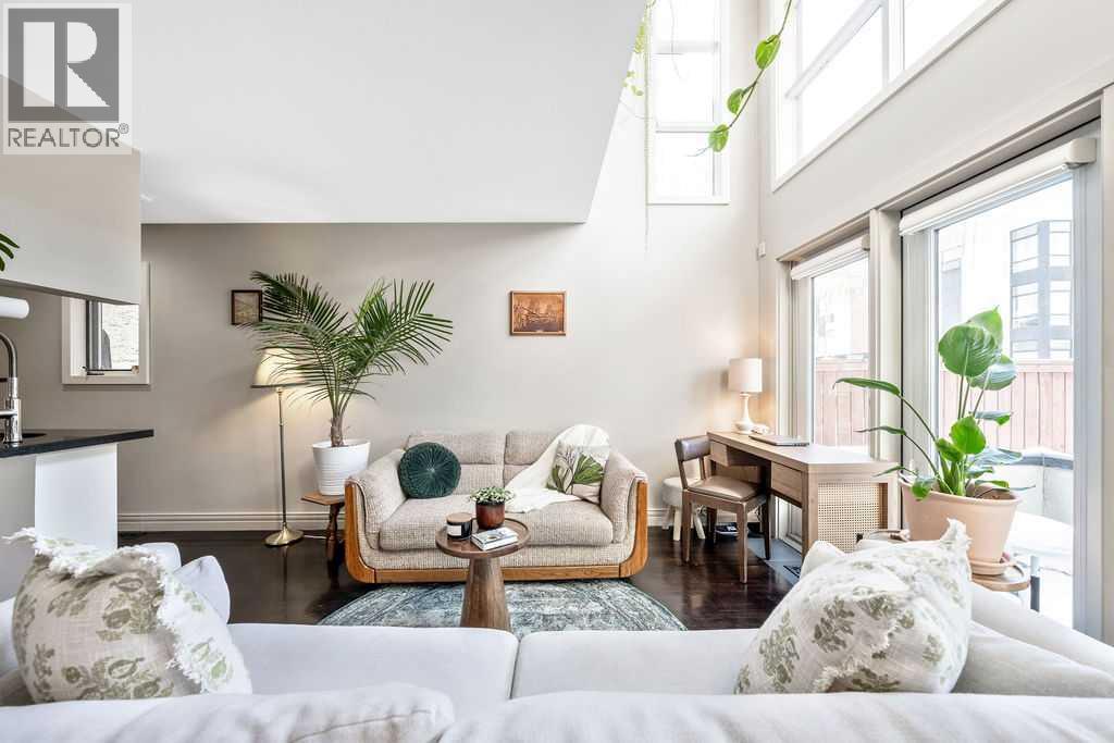 2, 52 6 Street NE, Calgary, Alberta