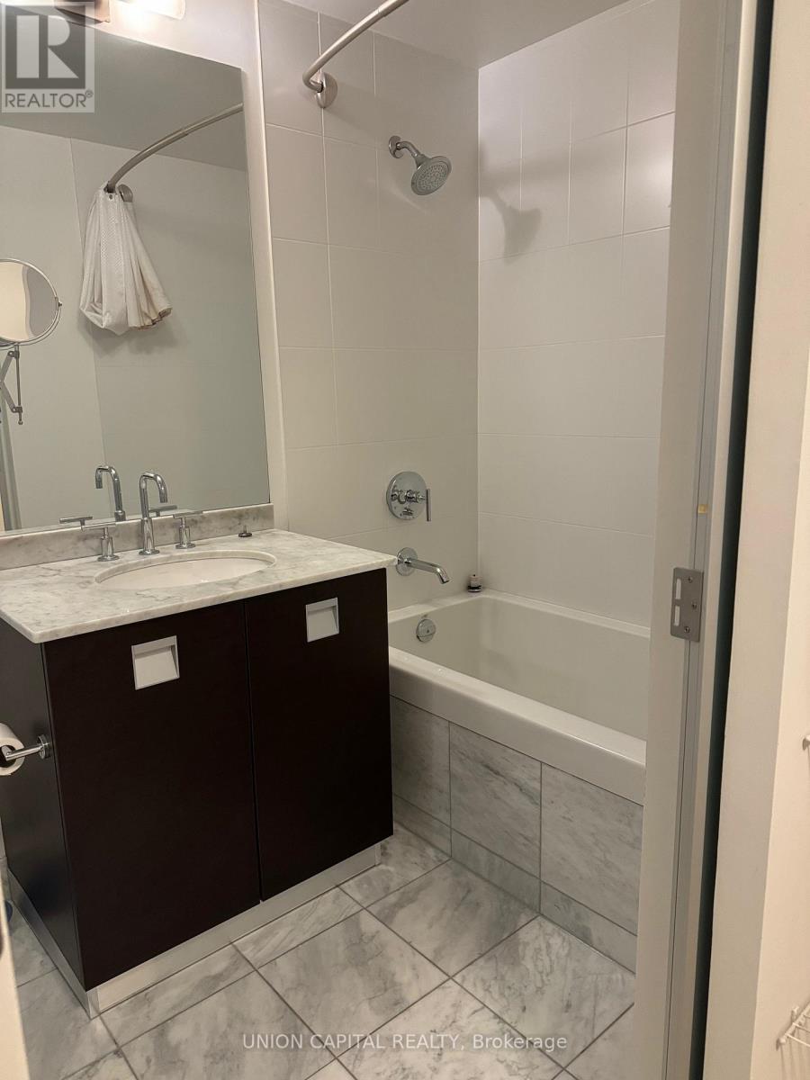 3801 - 33 Charles Street E, Toronto (Church-Yonge Corridor), Ontario  M4Y 0A2 - Photo 5 - C12638446