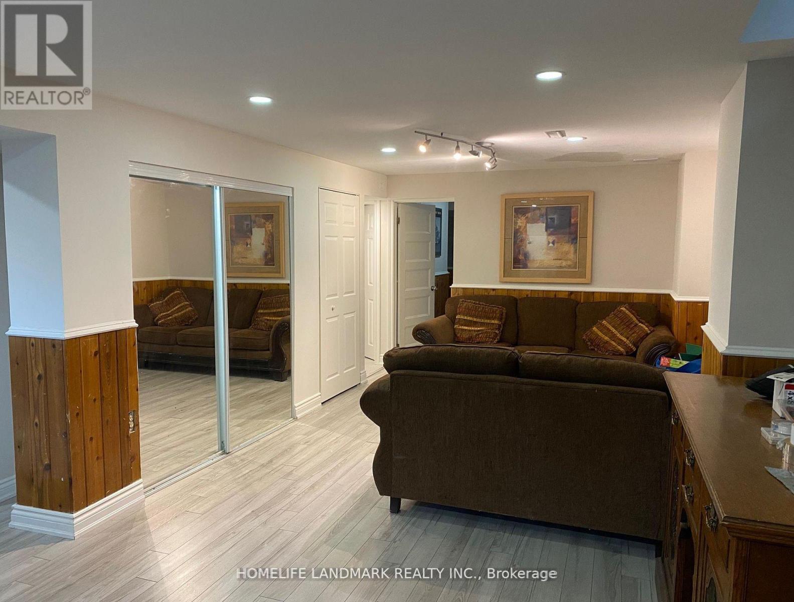 1872 Parkside Drive, Pickering (Amberlea), Ontario  L1V 3R2 - Photo 3 - E12638468