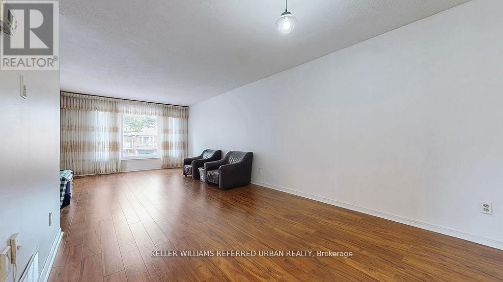 15 Thistlewaite Crescent, Toronto, Ontario  M1S 3Y8 - Photo 4 - E12638478