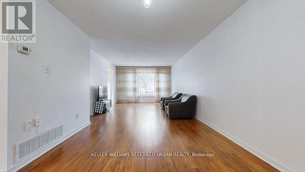 15 Thistlewaite Crescent, Toronto, Ontario  M1S 3Y8 - Photo 5 - E12638478