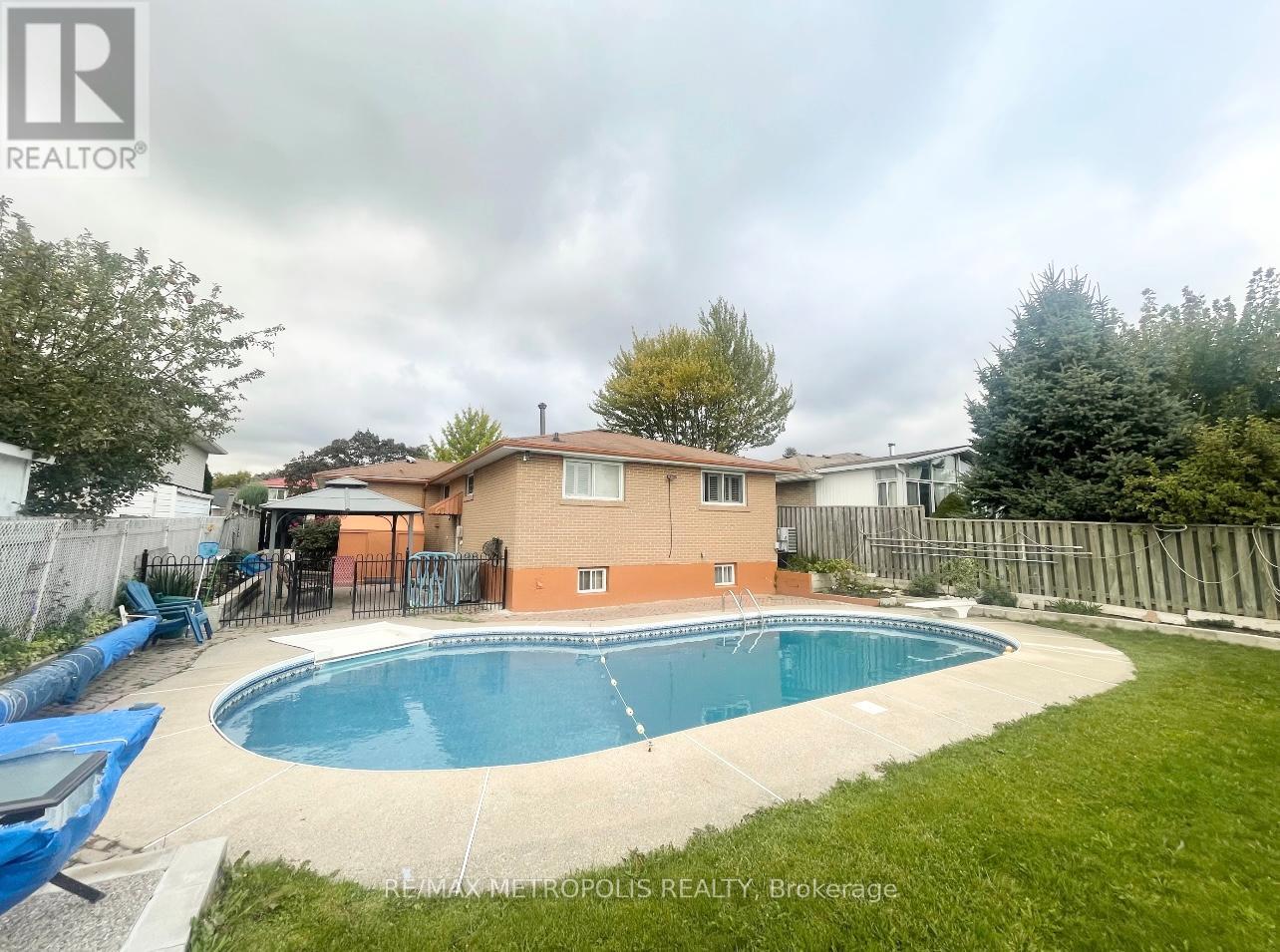 29 Charles Tupper Drive, Toronto (Centennial Scarborough), Ontario  M1C 2A8 - Photo 2 - E12638520