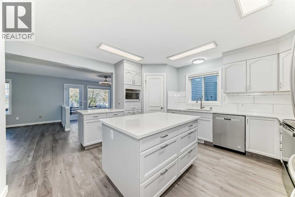 10134 Hidden Valley Drive Nw, Calgary, Alberta  T3A 5C9 - Photo 11 - A2264319