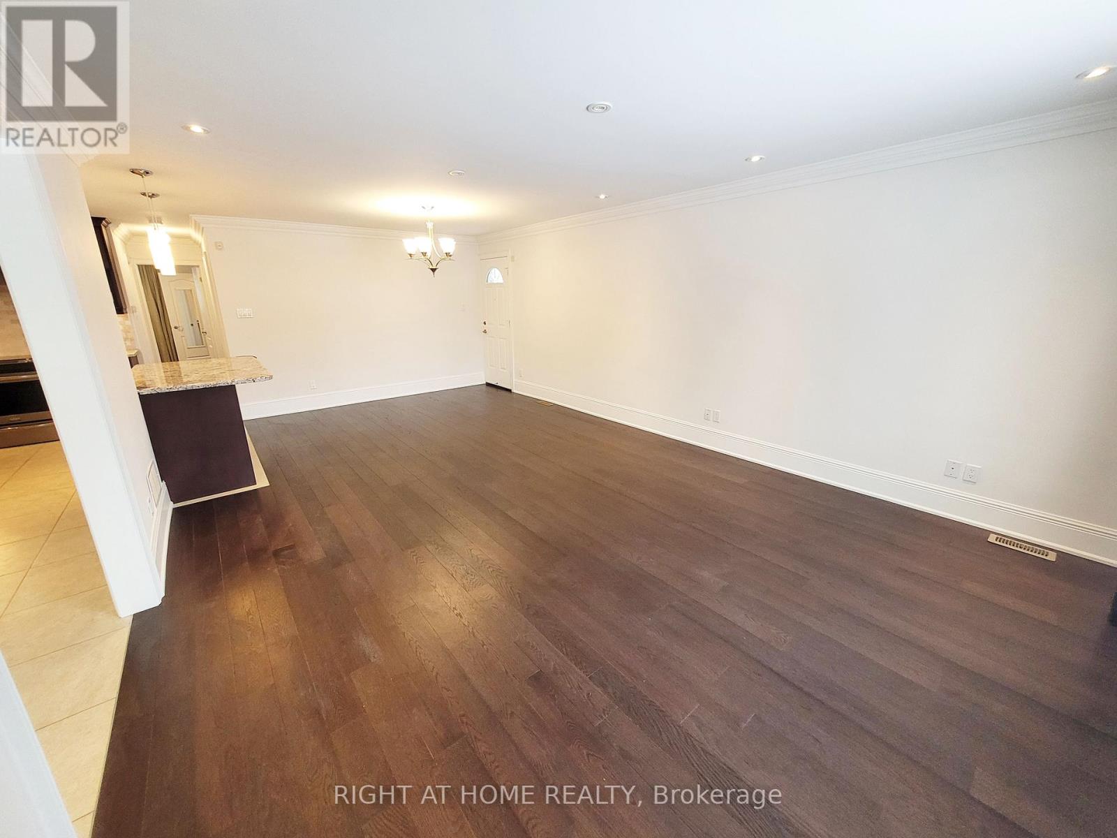 339 Boisdale Avenue, Richmond Hill, Ontario  L4C 1R4 - Photo 10 - N12638394